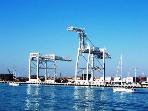 Cranes, Port of Oakland. (Photo: Todd HUffman)